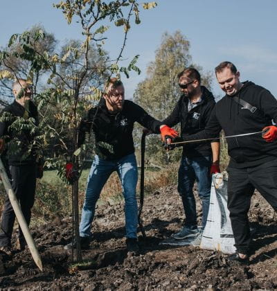 Purmo Polen planterar 30 träd för 30-årsjubileet