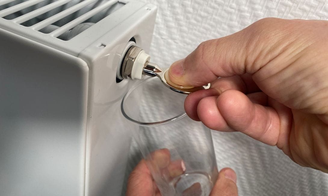 Når og hvordan lufte en radiator