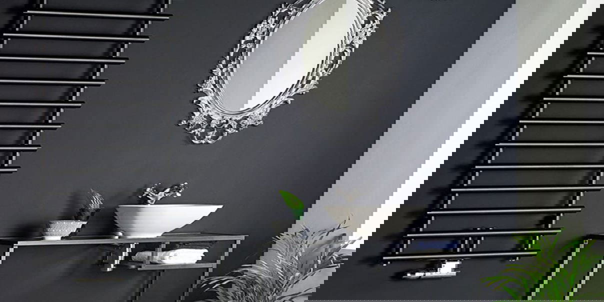 P-Leros-black-bathroom-810x810px