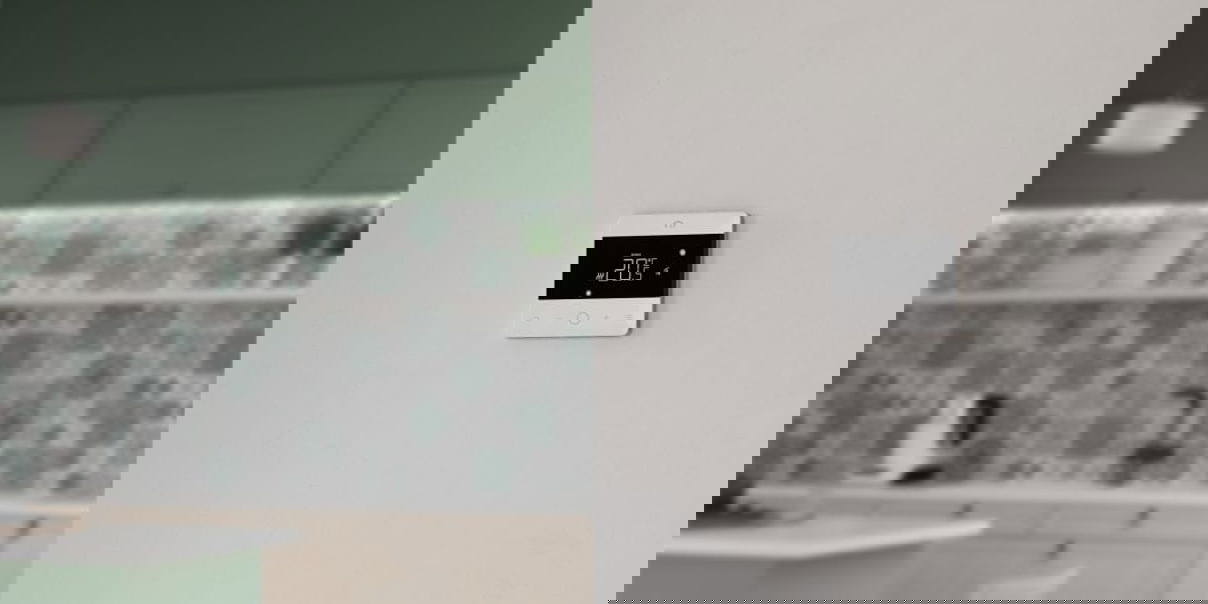 digital_thermostat_kitchen_dining_room_1090x650