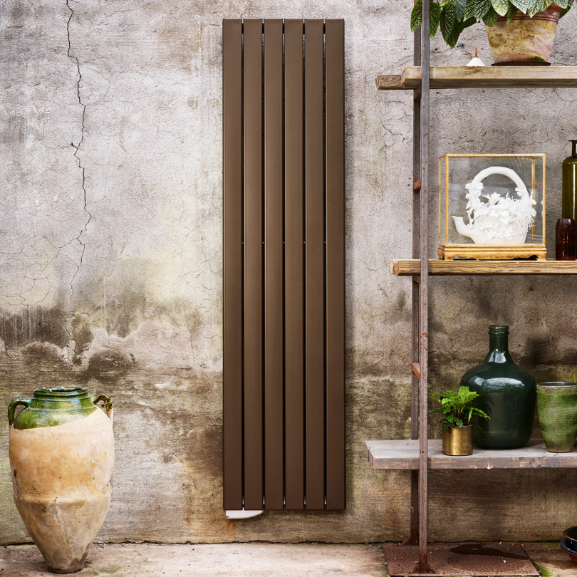 Radiateur hydraulique mural au design vertical moderne